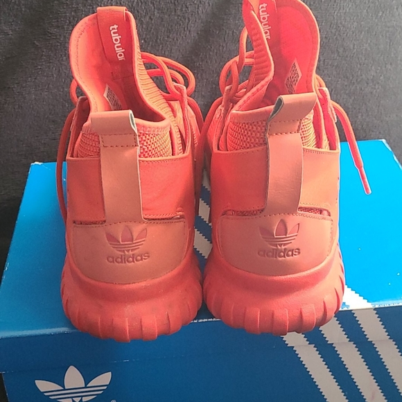 Adidas - Picture 5 of 6